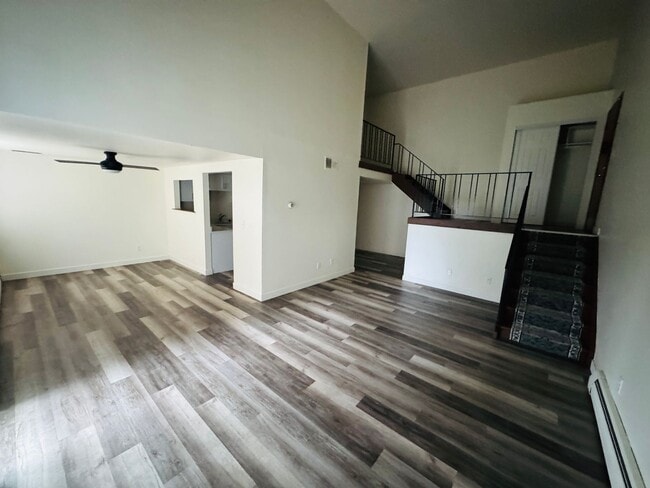 Photo - Expansive Bi-Level 3-Bedroom Unit 9122-103