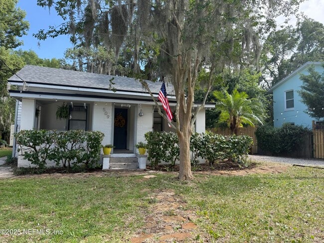 Photo - 509 Live Oak St House