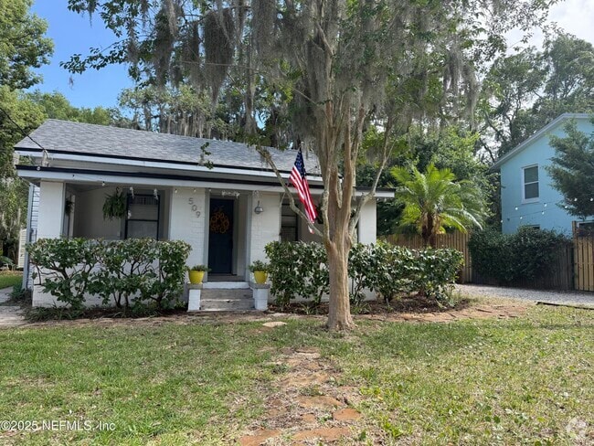 Building Photo - 509 Live Oak St Rental