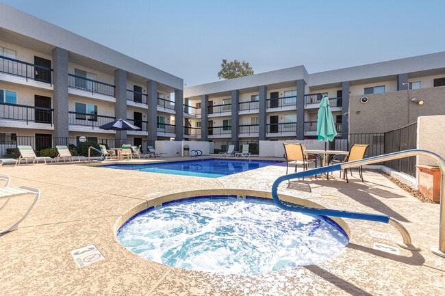 Photo - 7494 Earll E Dr