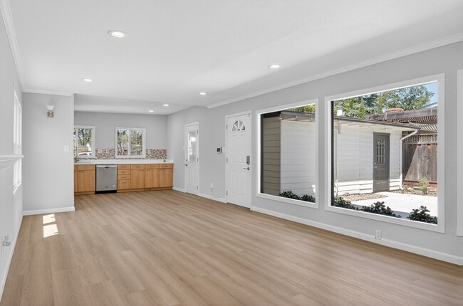 Photo - 3814 Clough Ave