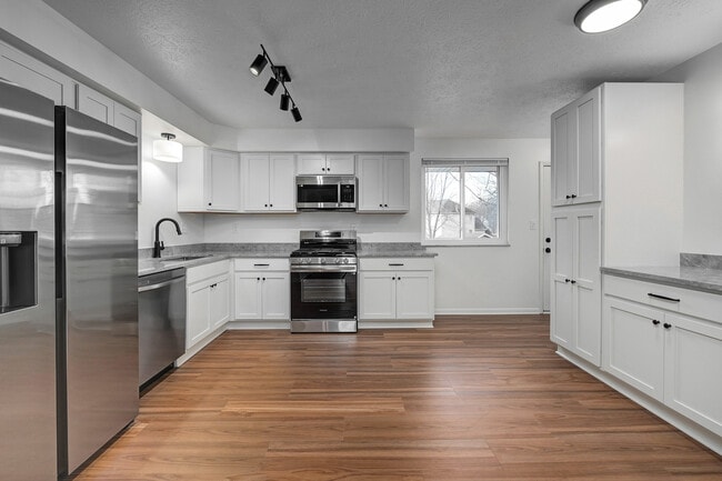 Photo - 2930 Northglen Dr
