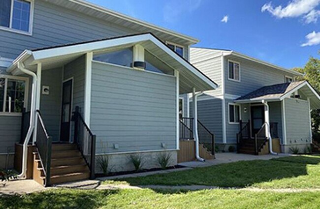 Building Photo - 1083 18th Ave SE Unit #1