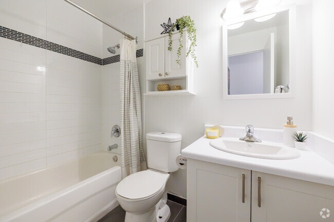 2BR, 1BA - Model Suite