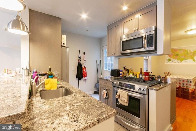 Building Photo - 2220 Fitzwater St Unit 1