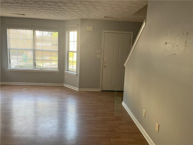 Photo - 3090 Fields Dr