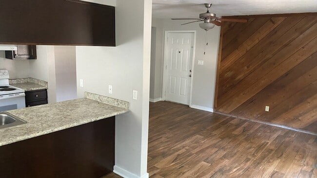 1881 Nekoma Ct Unit C