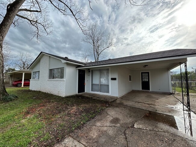 Building Photo - 1603 Anita St
