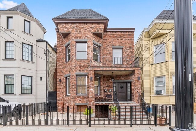 Building Photo - 2507 Palisade Ave Rental