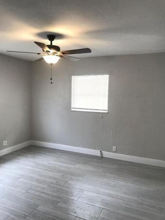 Photo - 208 Coventry St