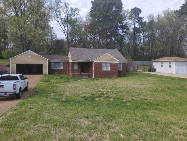 Photo - 2714 James Rd