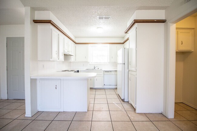 Photo - Pre Leasing - April 15th 2026 - Great 3 bedroom 2 bathroom house in South Lubbock!