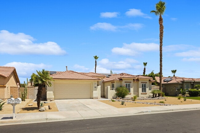 Building Photo - 37762 Drexell Dr