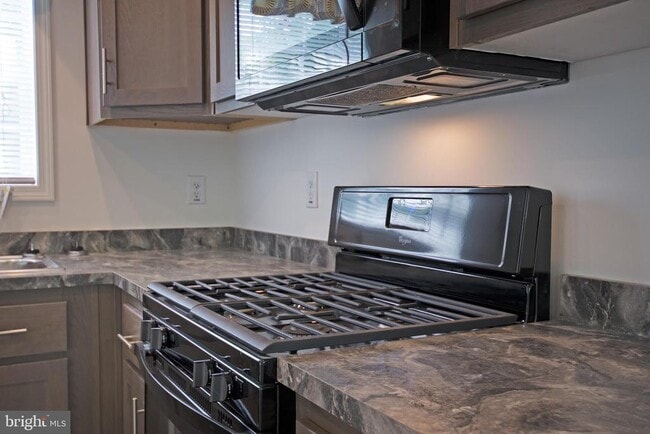 Photo - 80 Longbow Ln
