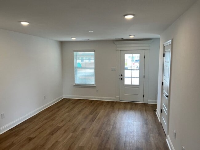 Photo - Brand new rental