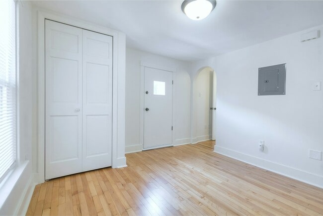 Photo - 836 E Dayton St Unidad 2