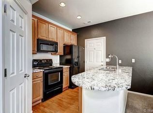 Cocina - 8903 East 24th Place