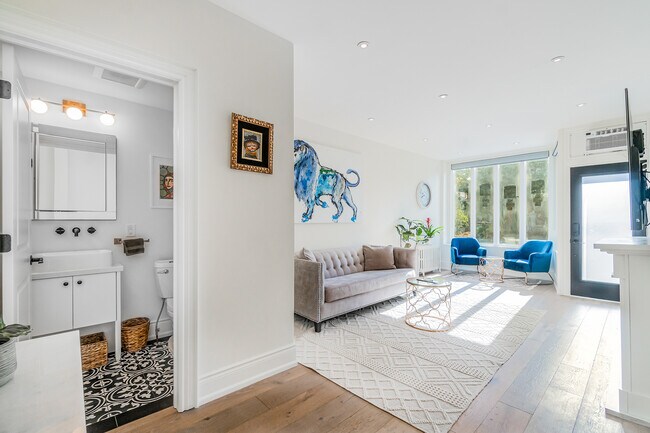 Photo - 466 Sammon Ave