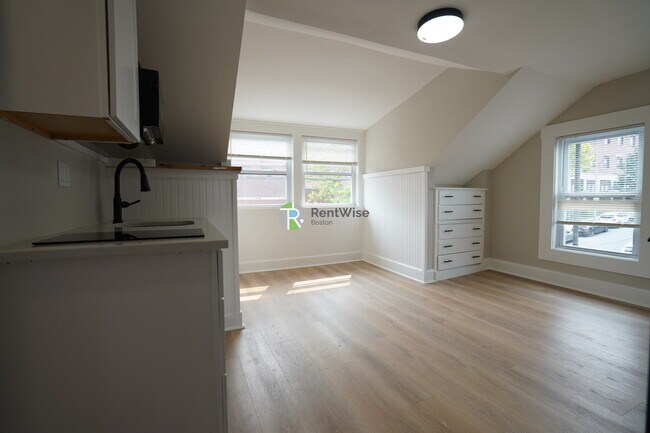 Building Photo - 142 Dorchester St Rental