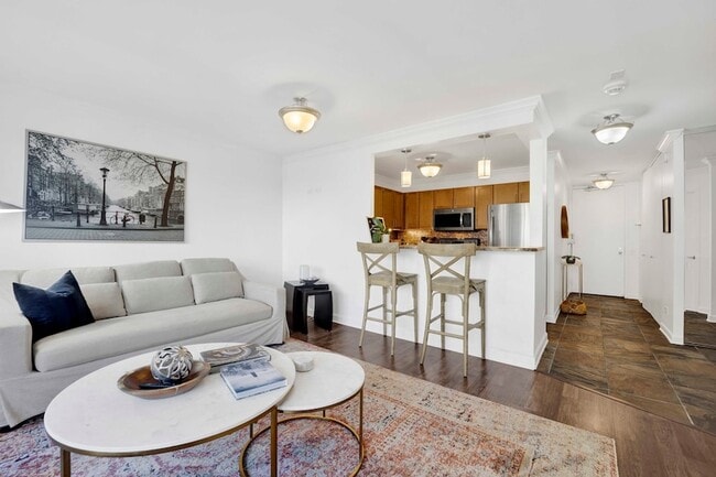 Photo - 30 E Huron St Unidad 3206