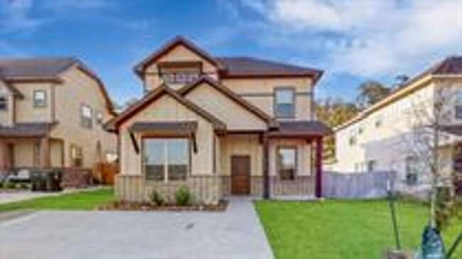 Building Photo - 311 Fairway Dr