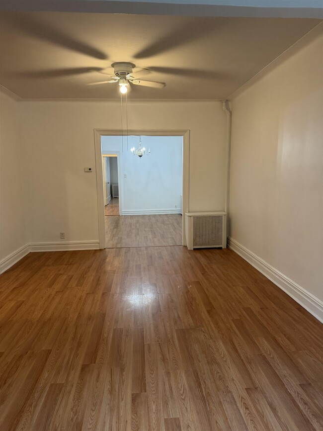 Photo - 187 W 48th St
