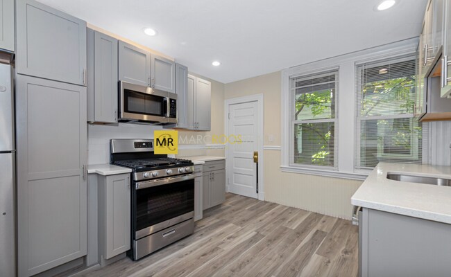 Building Photo - 47 Brackett St Unit 2 Rental