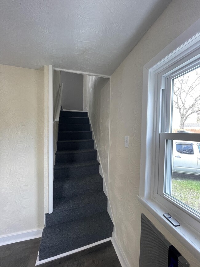 Photo - 628 Sidney St