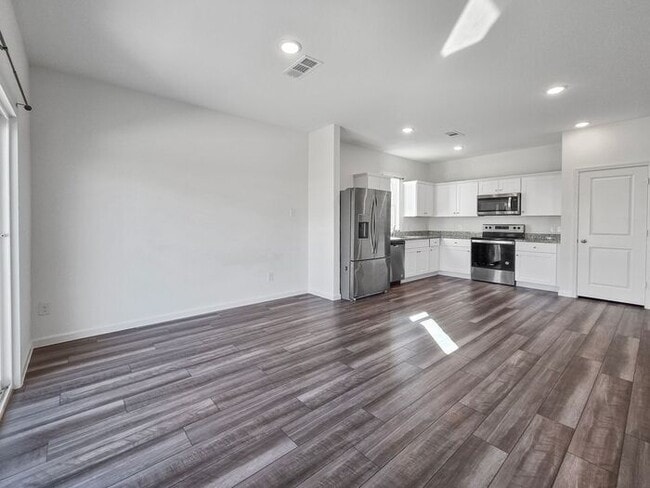 Photo - 3BR House • 2-Car Garage • In-Unit Washer/Dryer in Crowley