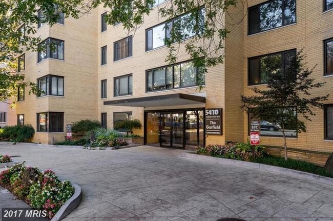 Building Photo - 1 BA Available for rent $1,800 ALL Utilities included Unit 215