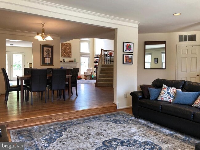 Photo - 10926 Bloomingdale Dr