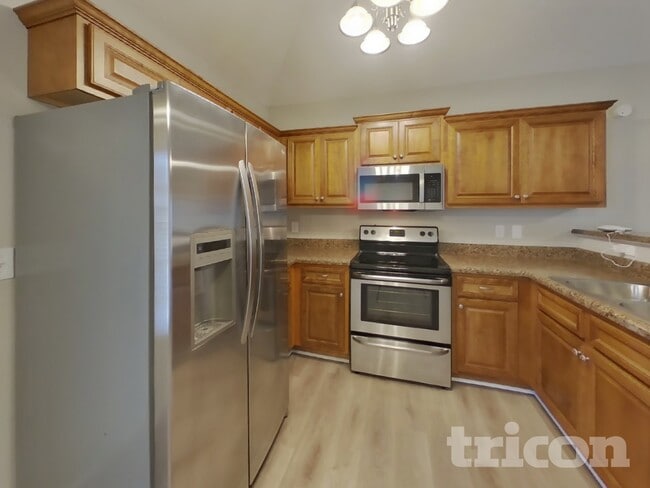 Photo - 414 Niagra Ln