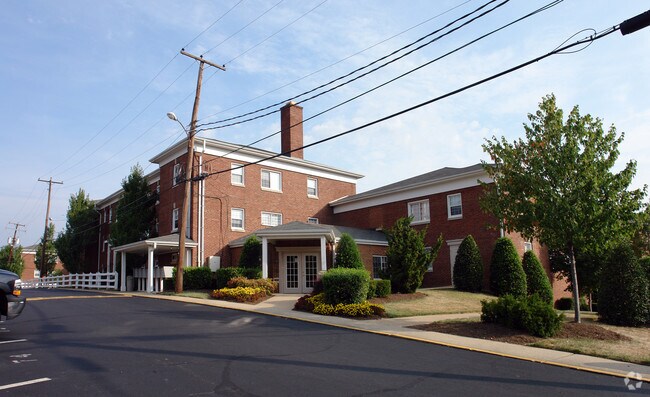 Photo - Patrick Henry Apartments