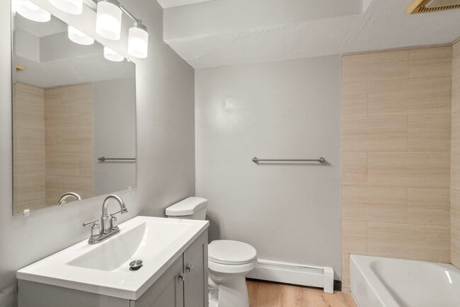 Photo - 166 F St Unit 1