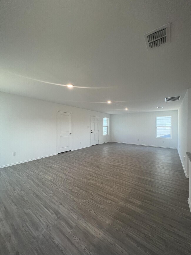 Photo - 5479 Daphne Path