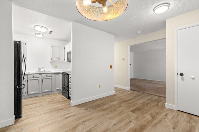 Photo - 607 Avenue F Unit 4