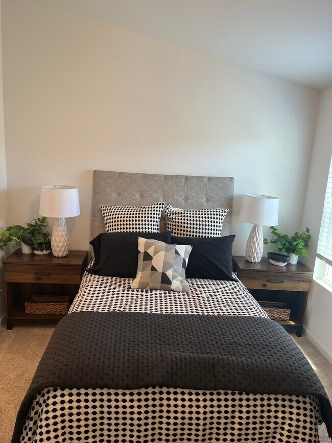 Photo - 230 Banbury Ln