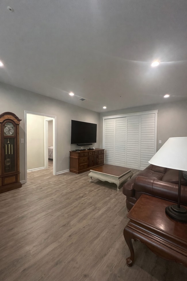 Photo - MOVE IN PROMO!!! ONE MONTH FREE --- Beautiful Condo walking distance to Grand Boulevard!