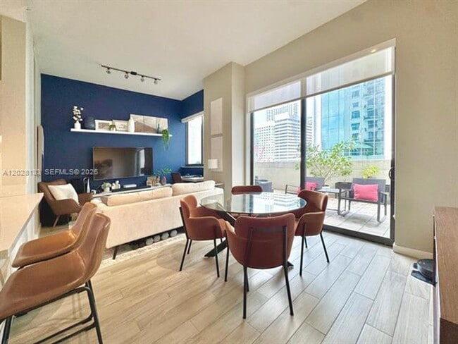 Photo - 999 SW 1st Ave Unidad 999 SW 1st Ave # 1115