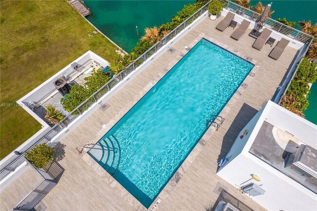 Photo - 9901 E Bay Harbor Dr