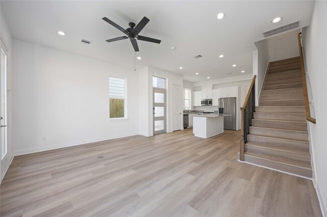Photo - 5117 Briscoe St