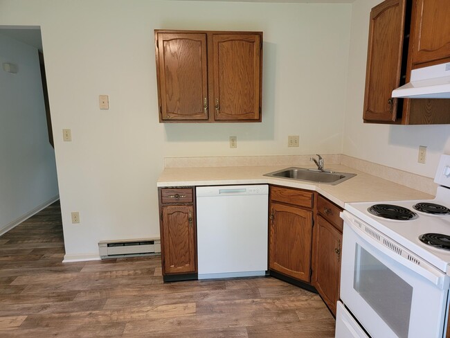 Photo - 684 S Cedar St
