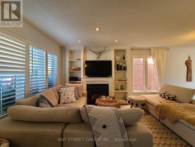 Photo - 5556 Thorn Ln