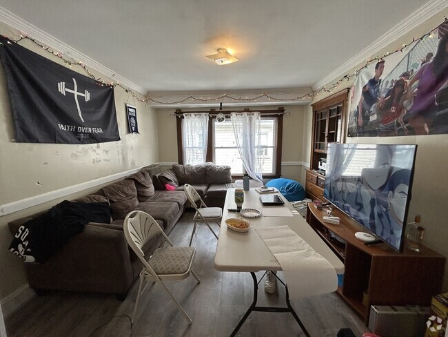 Building Photo - 9 Radnor Rd Unit 2 Rental