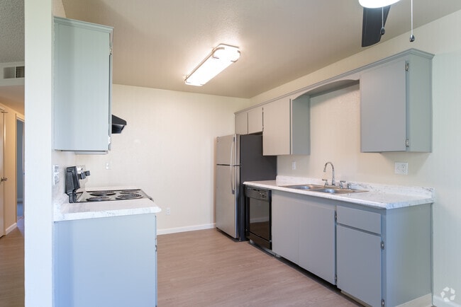 2HAB, 2BA - 970SF con piso de madera - PINE RIDGE