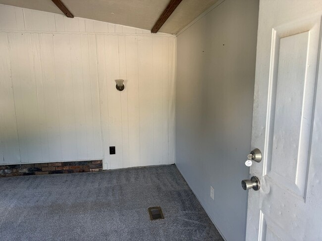 29 Coleman Dr N