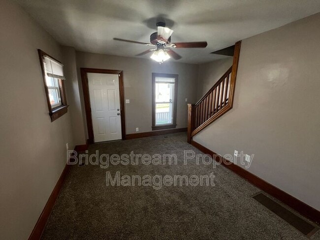 Photo - 1628 Gummer Ave