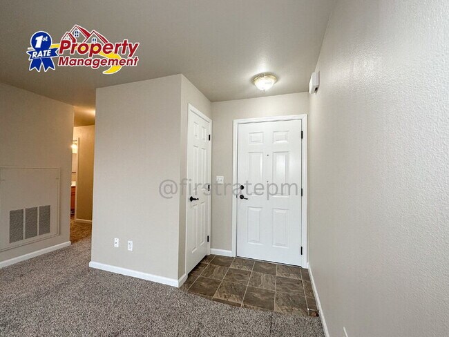 Photo - 10151 W Garverdale Ln Unidad #201