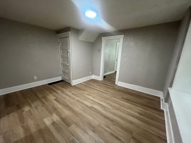 1141 McKinley Ave Unidad 1141 McKinley Ave - Down