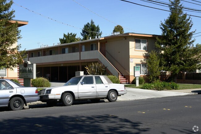Photo - Redwood Oaks Apartments